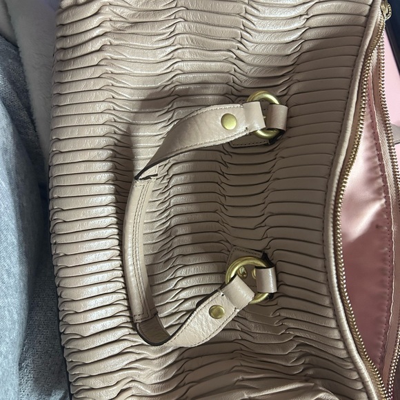 COACH🩷 Ashley gathered leather satchel. - Picture 5 of 9